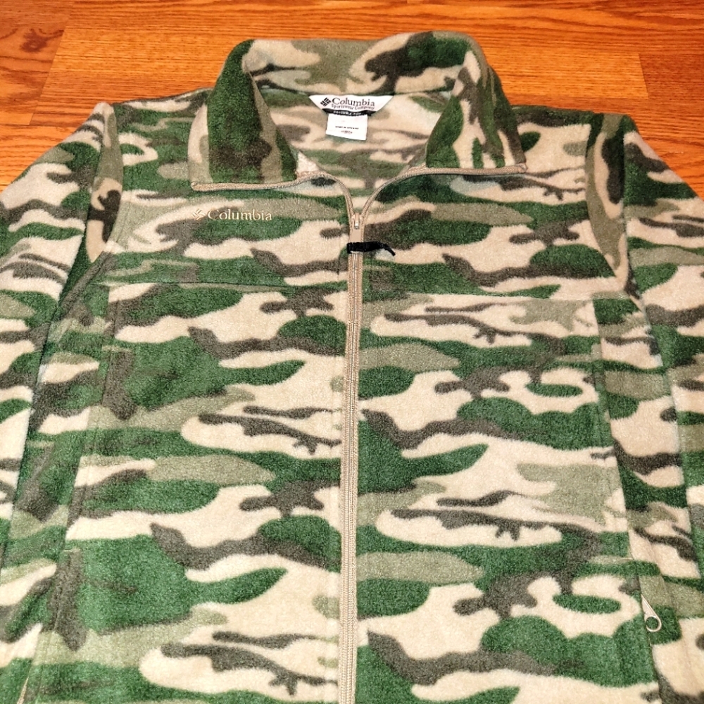 Columbia Boys Camo Fleece Jacket Size XL 18-20 Full Zip Sweatshirt Pockets EUC